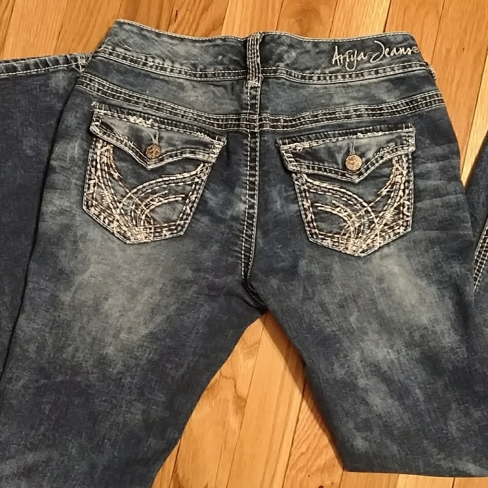 SOLD......Ariya jeans, bleached look